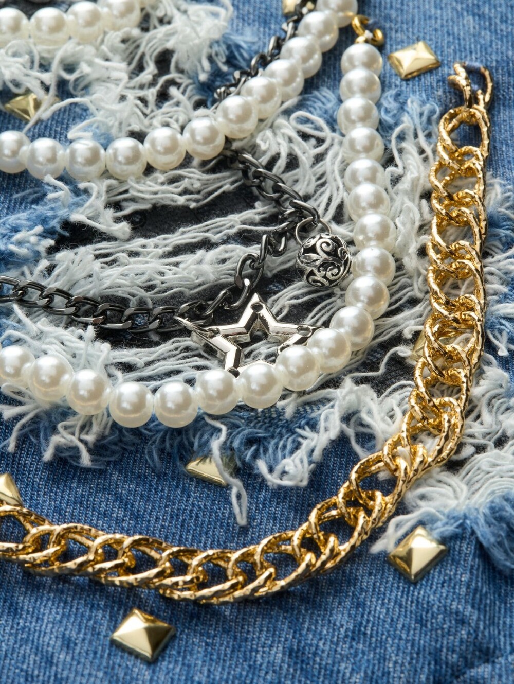 Alice + Olivia HARPER EMBELLISHED RIPPED JEAN - Picture 4 of 14